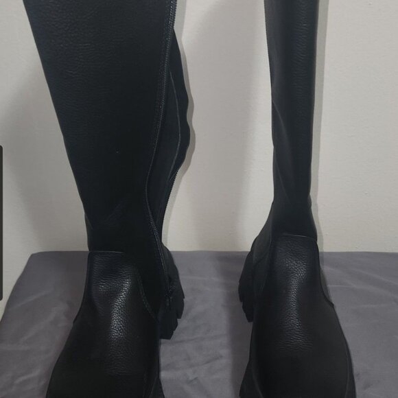 Tall riding boots. - Picture 1 of 4